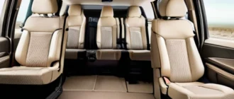 Топ-5 автомобилей с самыми просторными салонами: Lincoln Navigator L, Cadillac Escalade EXT, Ford Expedition MAX, GMC Yukon XL 1500, Toyota Sequoia.